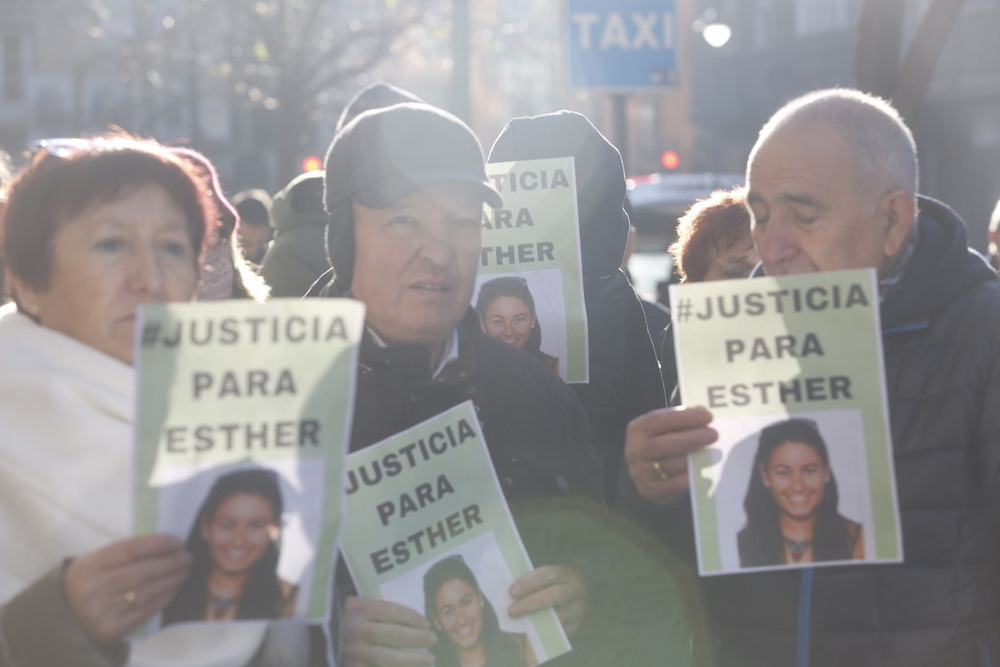 Familiares y vecinos reclaman justicia para Esther López  / JONATHAN TAJES