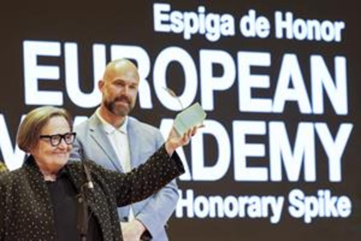 La presidenta de la Academia de Cine Europeo y directora de cine, la polaca Agnieszka Holland, presenta su película GreenBorder en la Semana Internacional de Cine de Valladolid, que la ha concedido la Espiga de Honor de este festival que ha comenzado  / EFE.