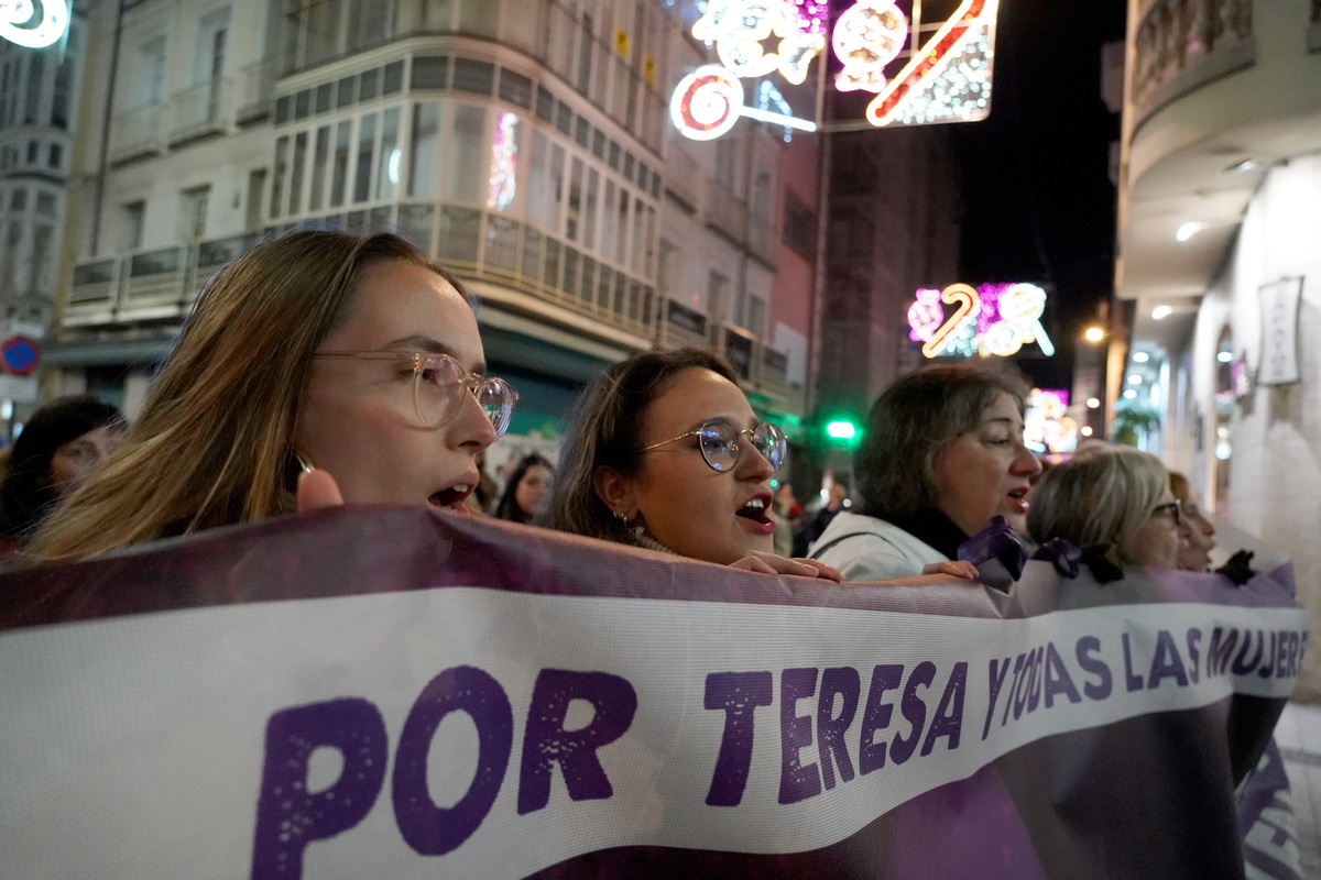 Manifestaci?n por las calles de Valladolid con motivo del D?a para la Erradicaci?n de la Violencia contra la Mujer  / LETICIA PÉREZ (ICAL).