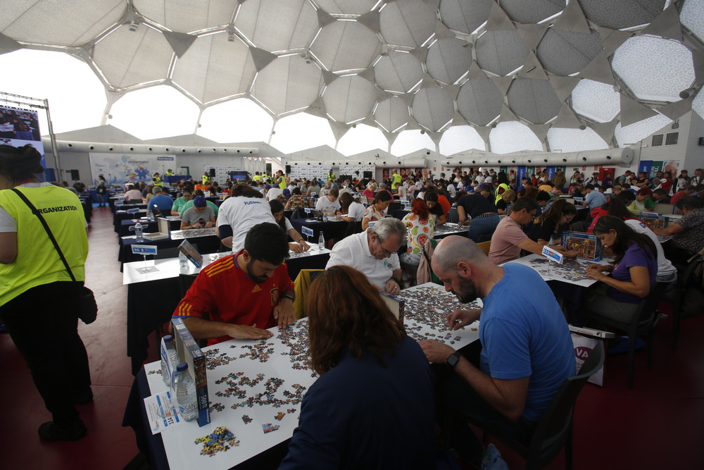 Campeonato mundial de puzzle en la Cúpula del Milenio  / JONATHAN TAJES