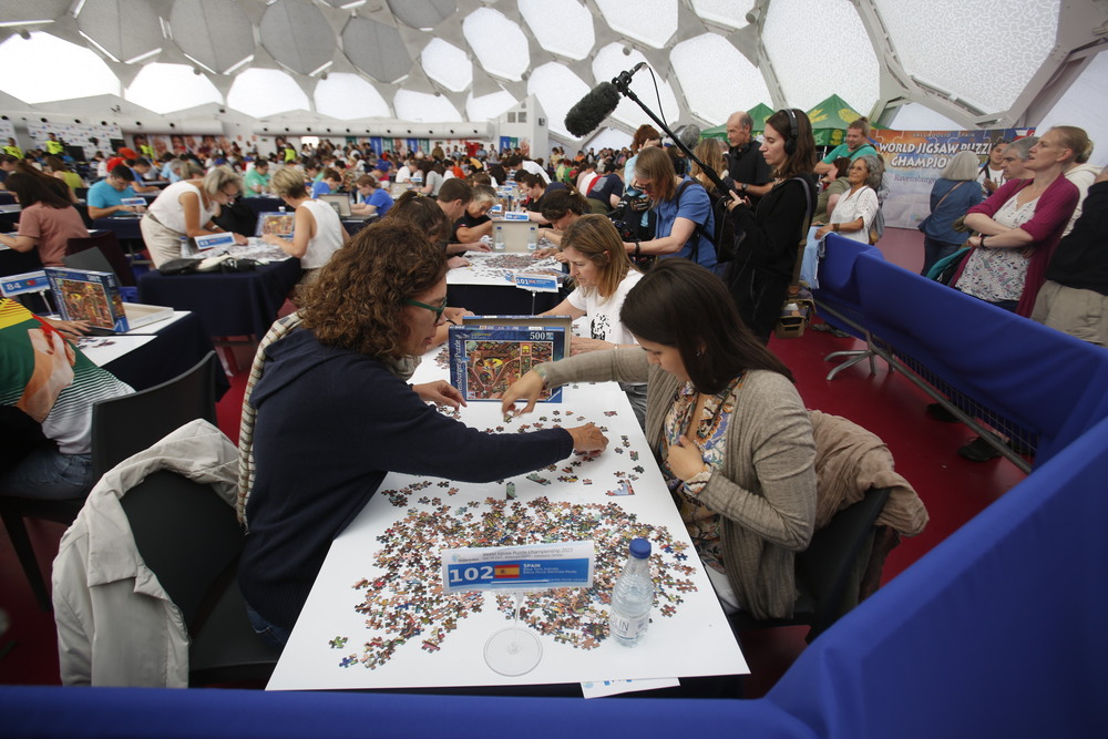 Campeonato mundial de puzzle en la Cúpula del Milenio  / JONATHAN TAJES