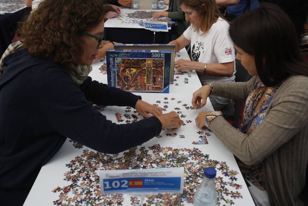 Campeonato mundial de puzzle en la Cúpula del Milenio  / JONATHAN TAJES