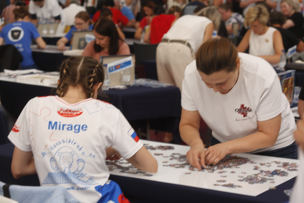 Campeonato mundial de puzzle en la Cúpula del Milenio  / JONATHAN TAJES