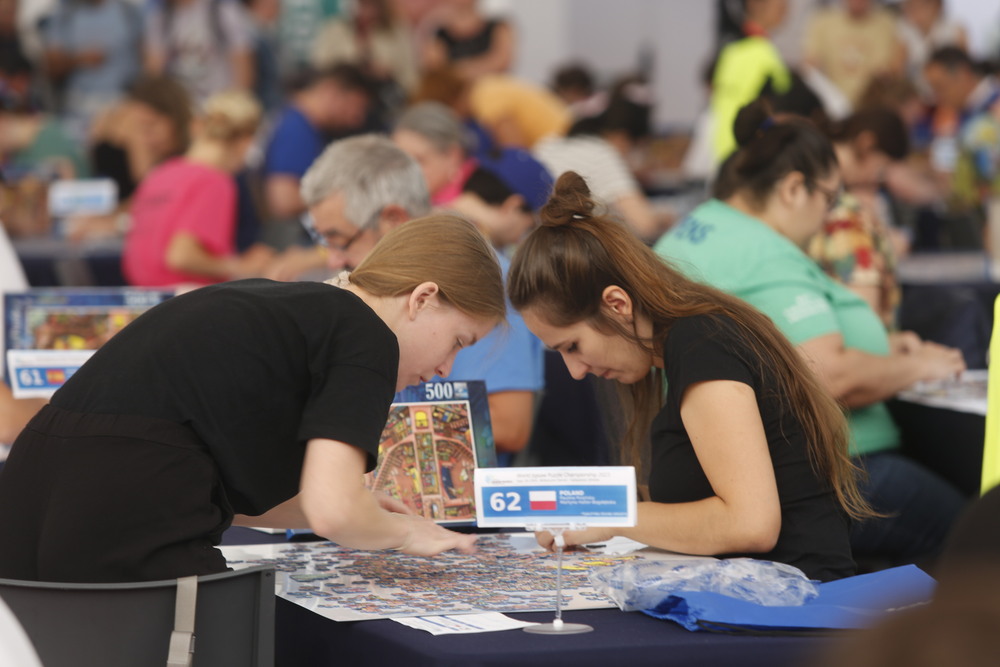 Campeonato mundial de puzzle en la Cúpula del Milenio  / JONATHAN TAJES