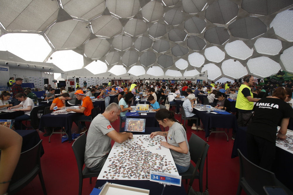 Campeonato mundial de puzzle en la Cúpula del Milenio