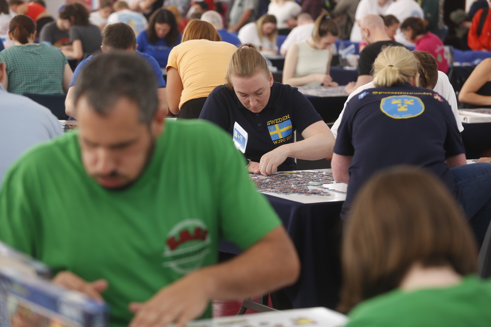 Campeonato mundial de puzzle en la Cúpula del Milenio  / JONATHAN TAJES