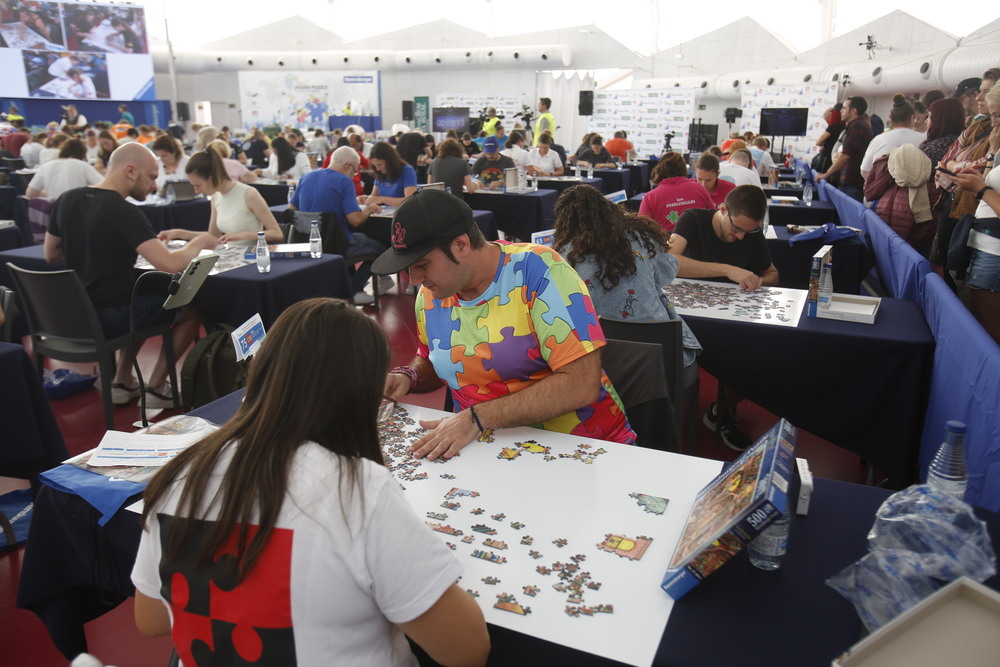 Campeonato mundial de puzzle en la Cúpula del Milenio  / JONATHAN TAJES