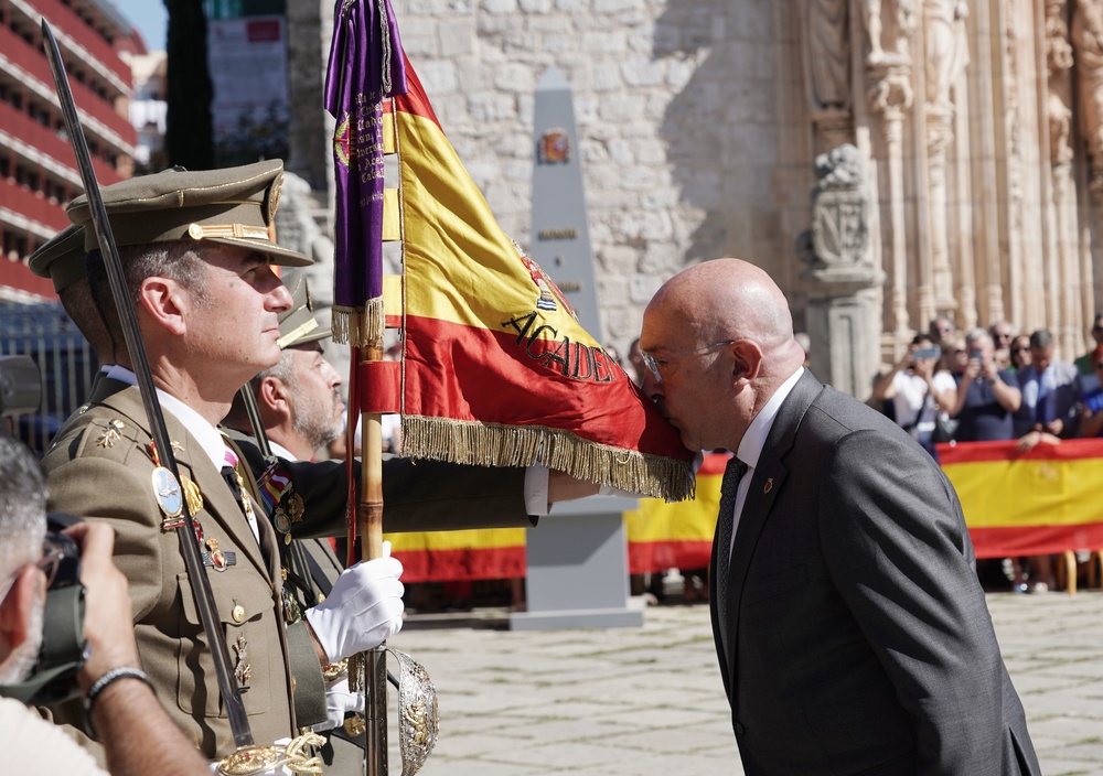 Jura de Bandera para personal civil en Valladolid.  / RUBN CACHO ICAL