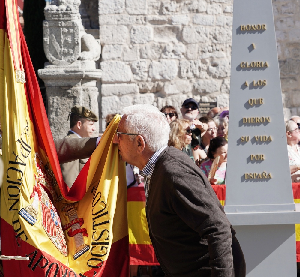 Jura de Bandera para personal civil en Valladolid.  / RUBN CACHO ICAL