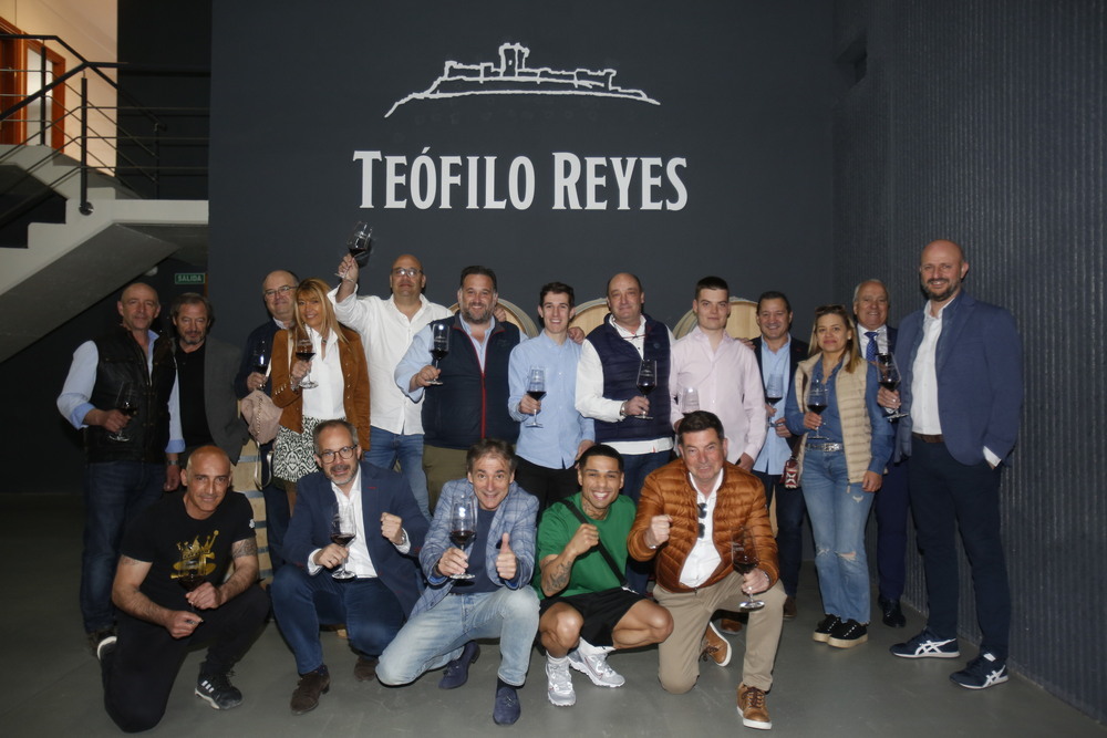 Evento benéfico en la bodega Teófilo Reyes.