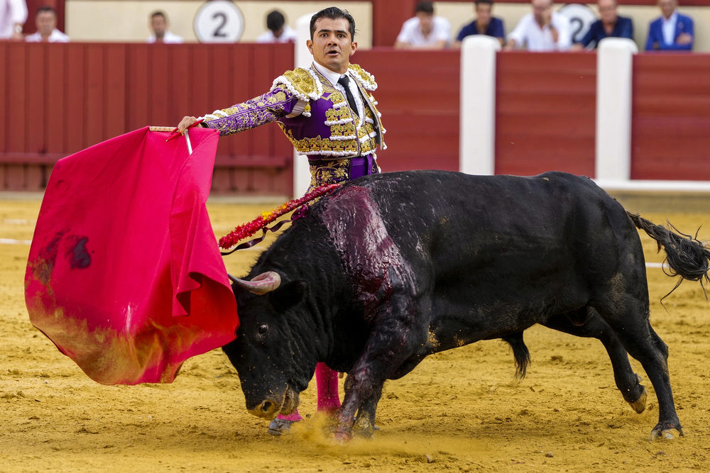 Primera corrida de la Feria de la Virgen de San Lorenzo de Valladolid  / EFE