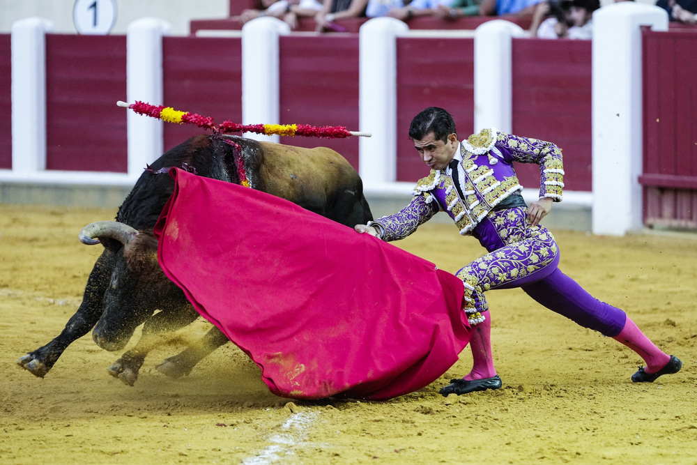 Primera corrida de la Feria de la Virgen de San Lorenzo de Valladolid  / EFE