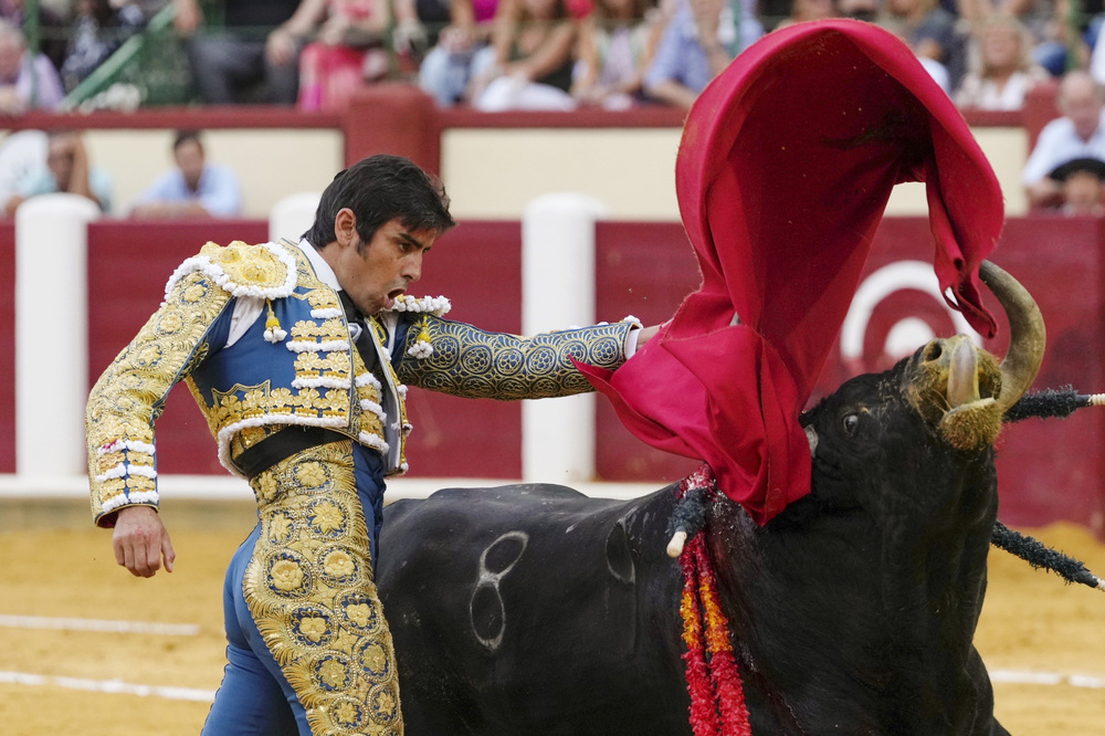 Primera corrida de la Feria de la Virgen de San Lorenzo de Valladolid  / EFE