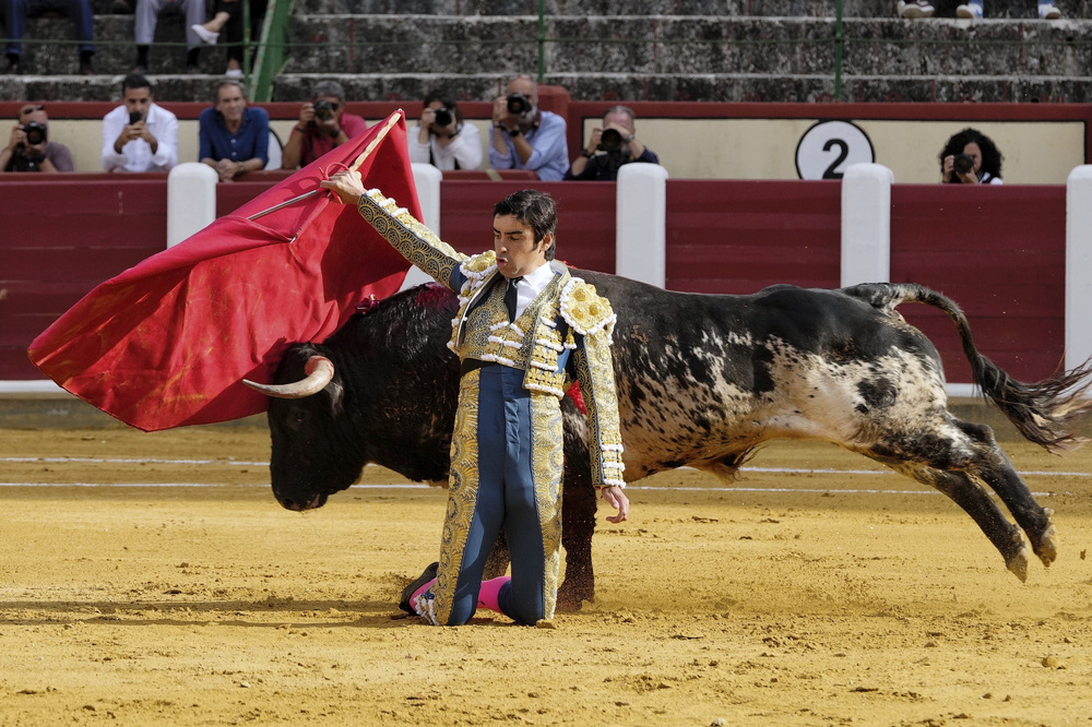 Primera corrida de la Feria de la Virgen de San Lorenzo de Valladolid  / EFE