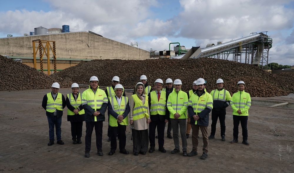 El consejero de Agricultura, Ganadería y Desarrollo Rural, Gerardo Dueñas, visitó este lunes la fábrica de la azucarera Acor en Olmedo. 