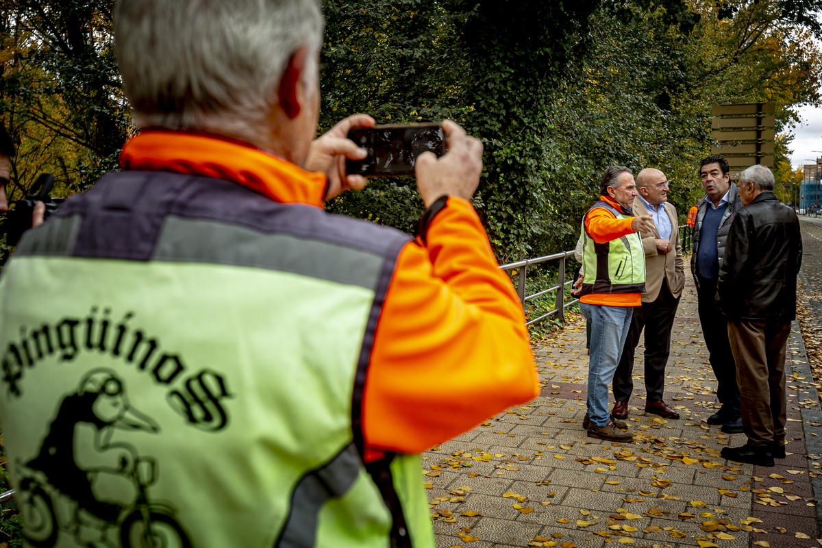 Visita de las obras del carril bici de la avenida Gijón.  / JONATHAN TAJES