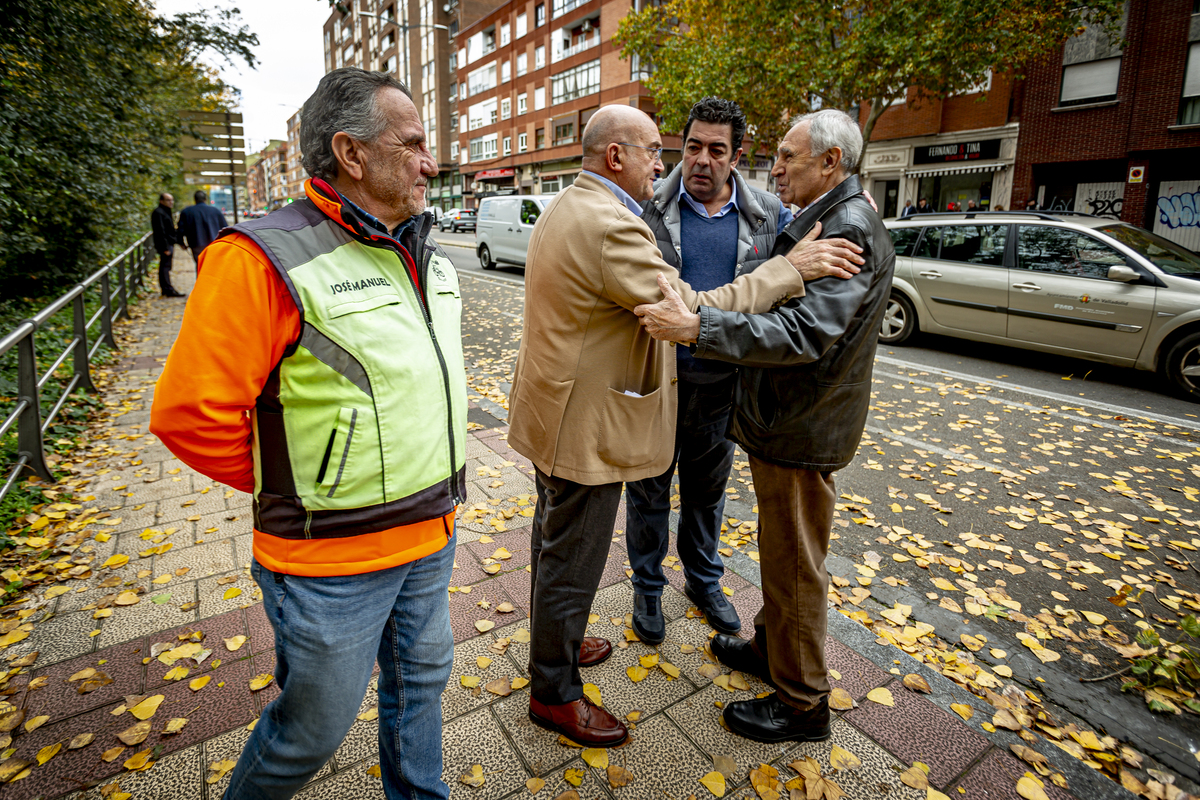 Visita de las obras del carril bici de la avenida Gijón.  / JONATHAN TAJES