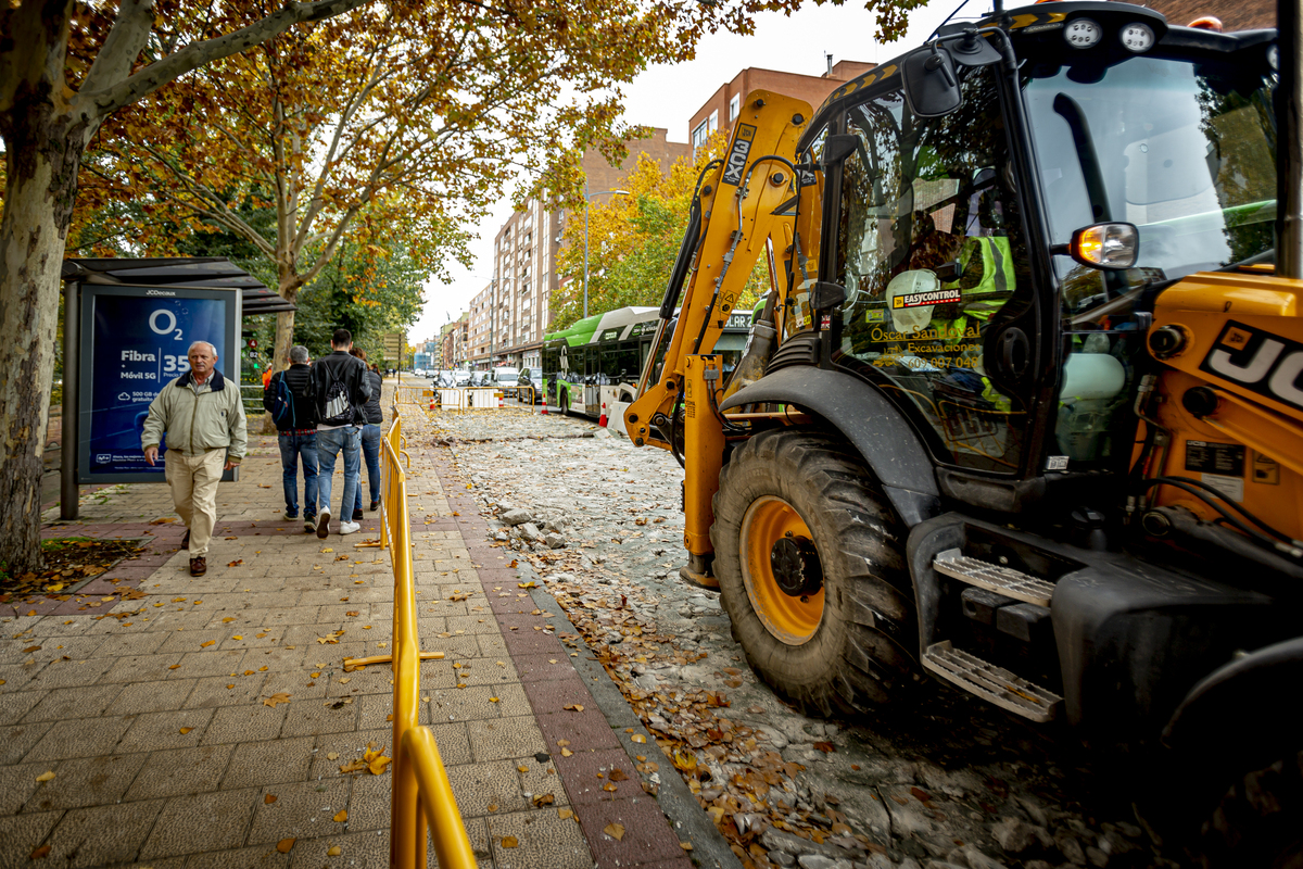 Visita de las obras del carril bici de la avenida Gijón.  / JONATHAN TAJES