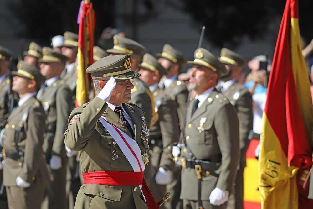 Jura de Bandera para personal civil en Valladolid.  / JAVIER LAZAGABASTER