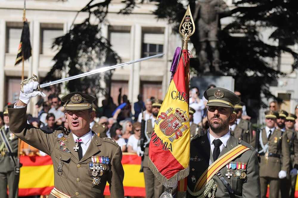 Jura de Bandera para personal civil en Valladolid.  / JAVIER LAZAGABASTER