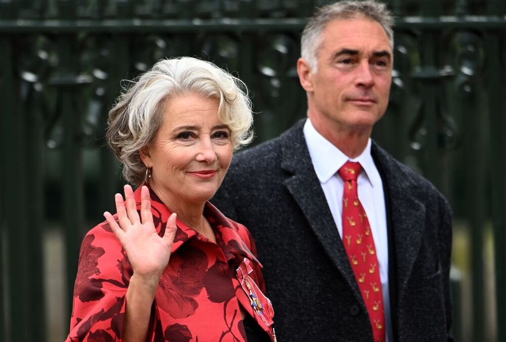 La actriz británica Dame Emma Thompson y su esposo el actor británico Greg Wise.  / ANDY RAIN