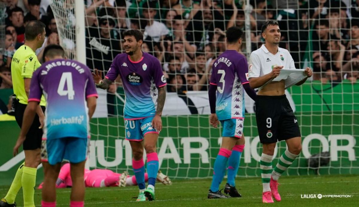 Imagen del Racing de Santander-Real Valladolid.  / LALIGA