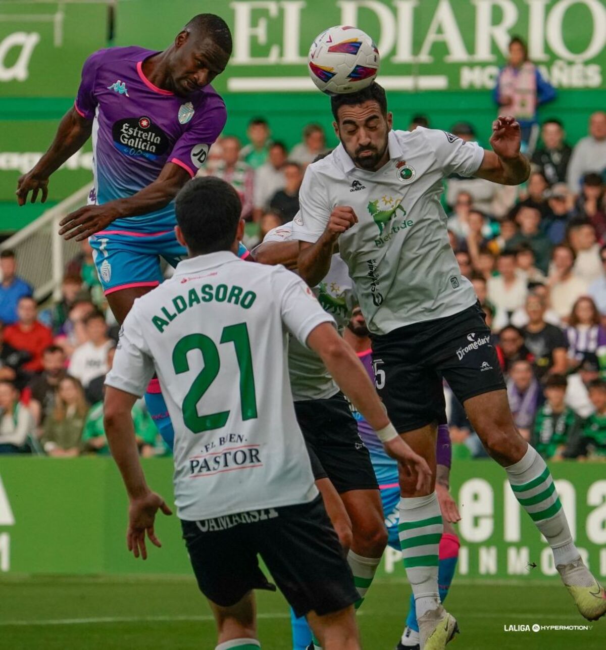 Imagen del Racing de Santander-Real Valladolid.  / LALIGA