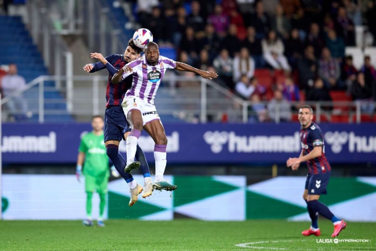 El Real Valladolid cayó goleado en Ipurua.  / LALIGA