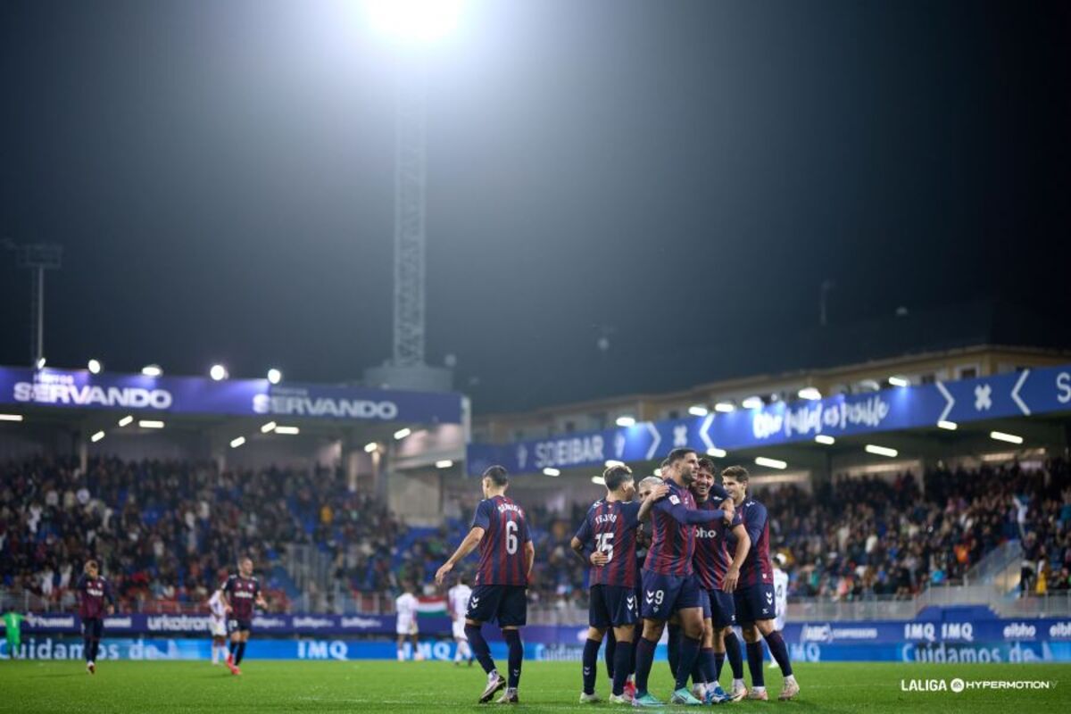 El Real Valladolid cayó goleado en Ipurua.  / LALIGA