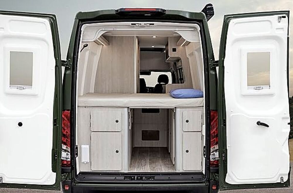 Iveco Daily Camper 2021: la furgoneta camper con baño, cocina y dormitorio  para 4 ya tiene