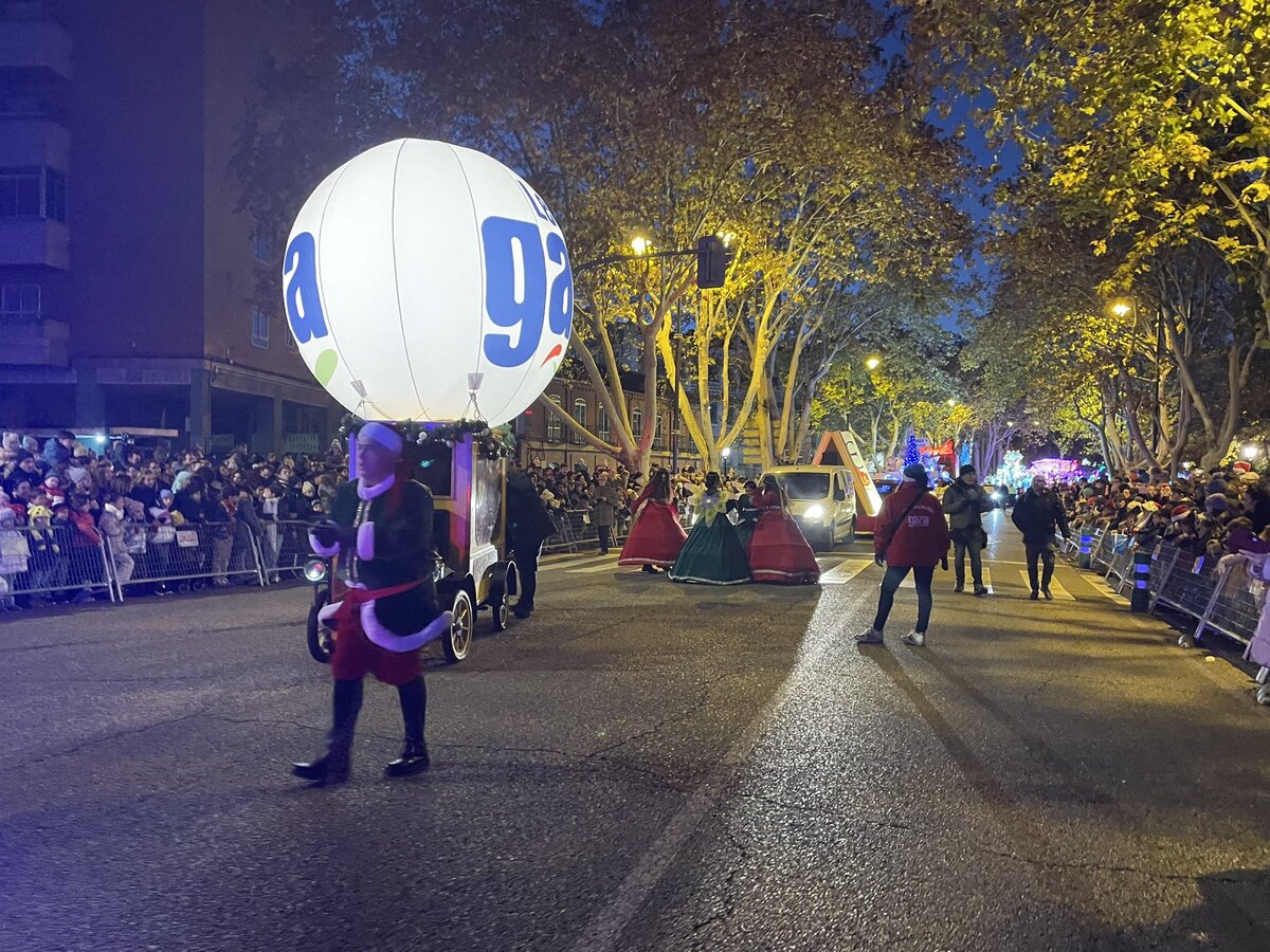 Papá Noel recorre las calles de Valladolid .  / El Día de Valladolid