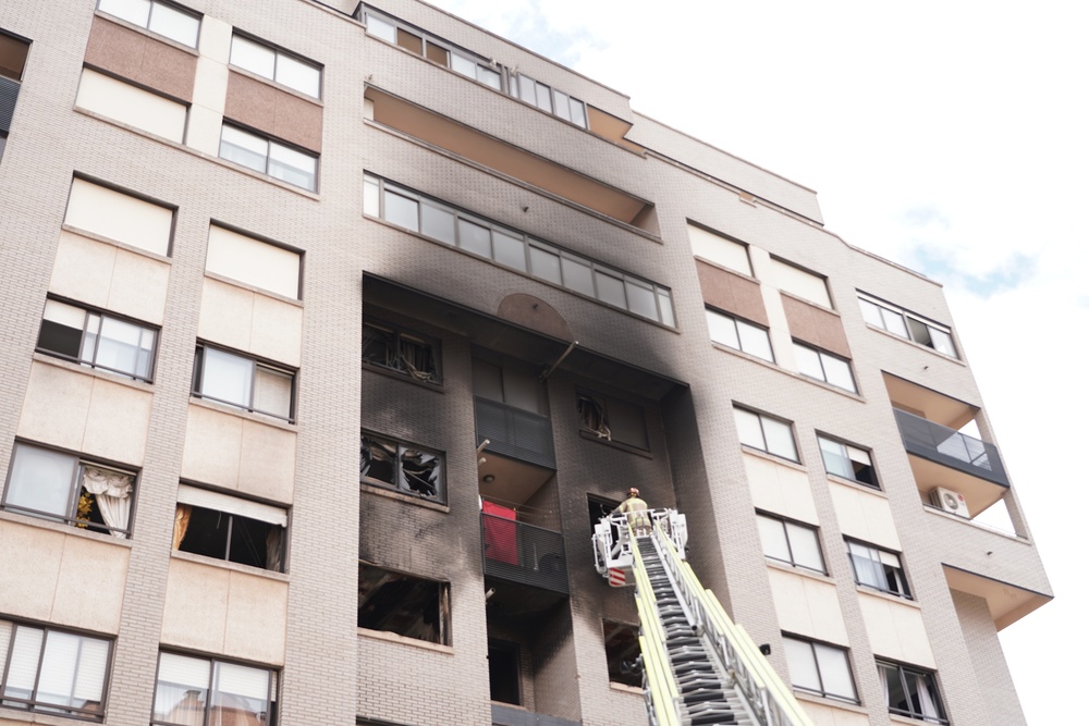 Explosión de una vivienda en la calle Juan de Valladolid en Parquesol.  / RUBN CACHO ICAL