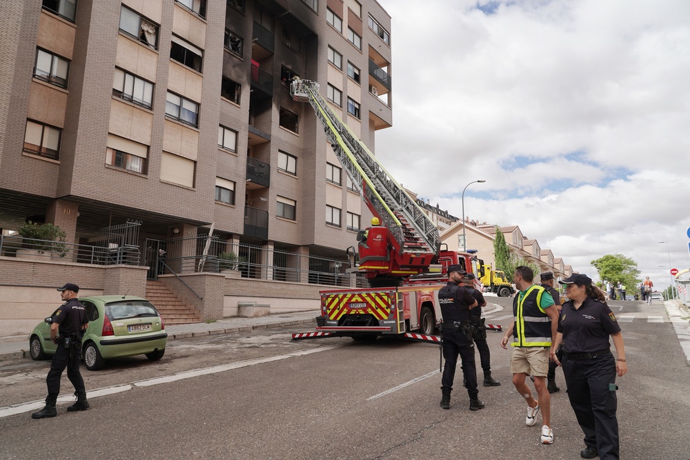 Explosión de una vivienda en la calle Juan de Valladolid en Parquesol.  / RUBN CACHO ICAL