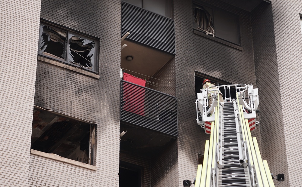 Explosión de una vivienda en la calle Juan de Valladolid en Parquesol.  / RUBN CACHO ICAL