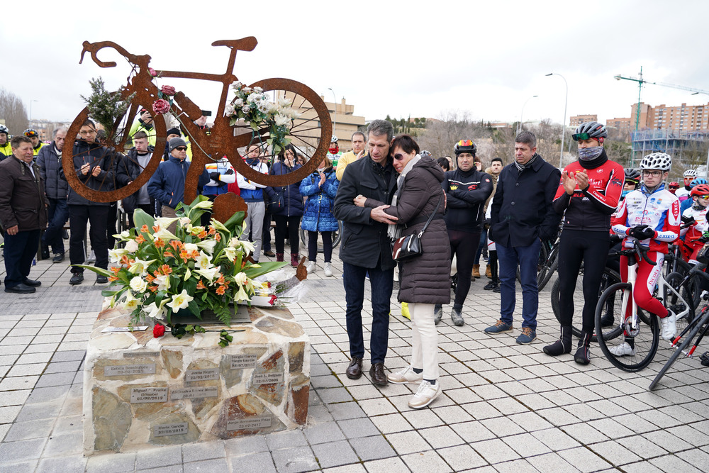 Los padres de Estela Domínguez, en uno de los homenajes a su hija Estela en Valladolid.