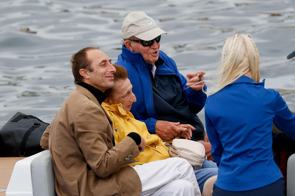  Juan Carlos sale a navegar con la infanta Margarita  