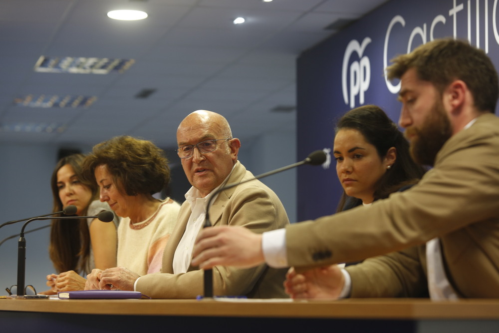 Jesús Julio Carnero presenta a su equipo para la candidatura a la alcaldía de Valladolid   / JONATHAN TAJES