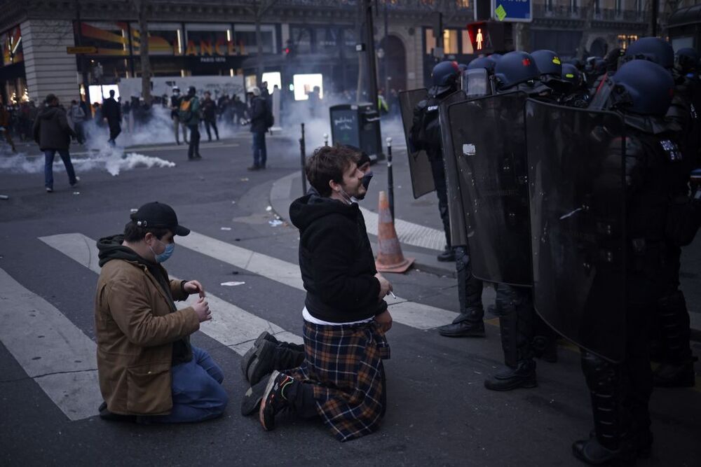 Nationwide strike in France against planned pension reform  / YOAN VALAT