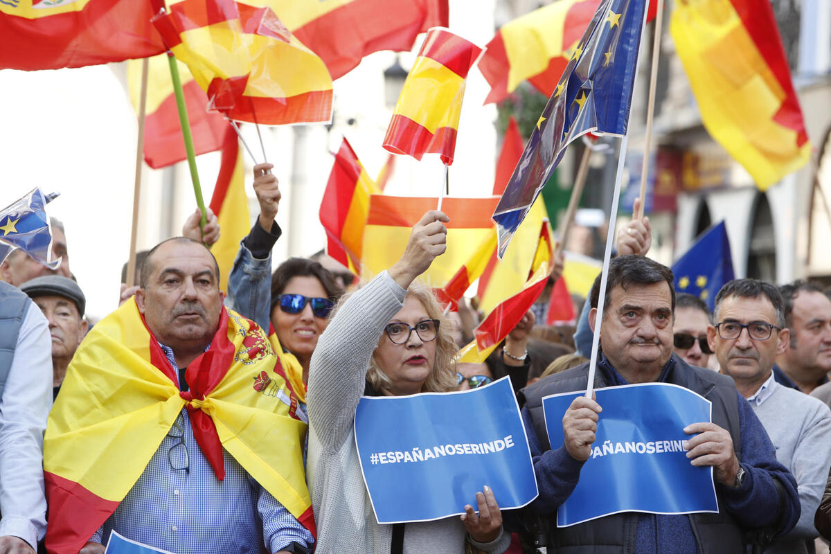 La derecha convoca protestas en toda España contra la amnistía a los independentistas catalanes  / MARISCAL AGENCIA EFE