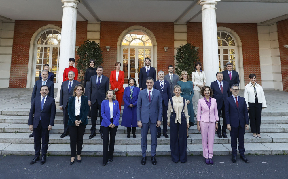 Foto de familia del Gabinete central, en la que aparecen Puente (segunda fila, 3i) y Redondo (tercera fila, 2d). 