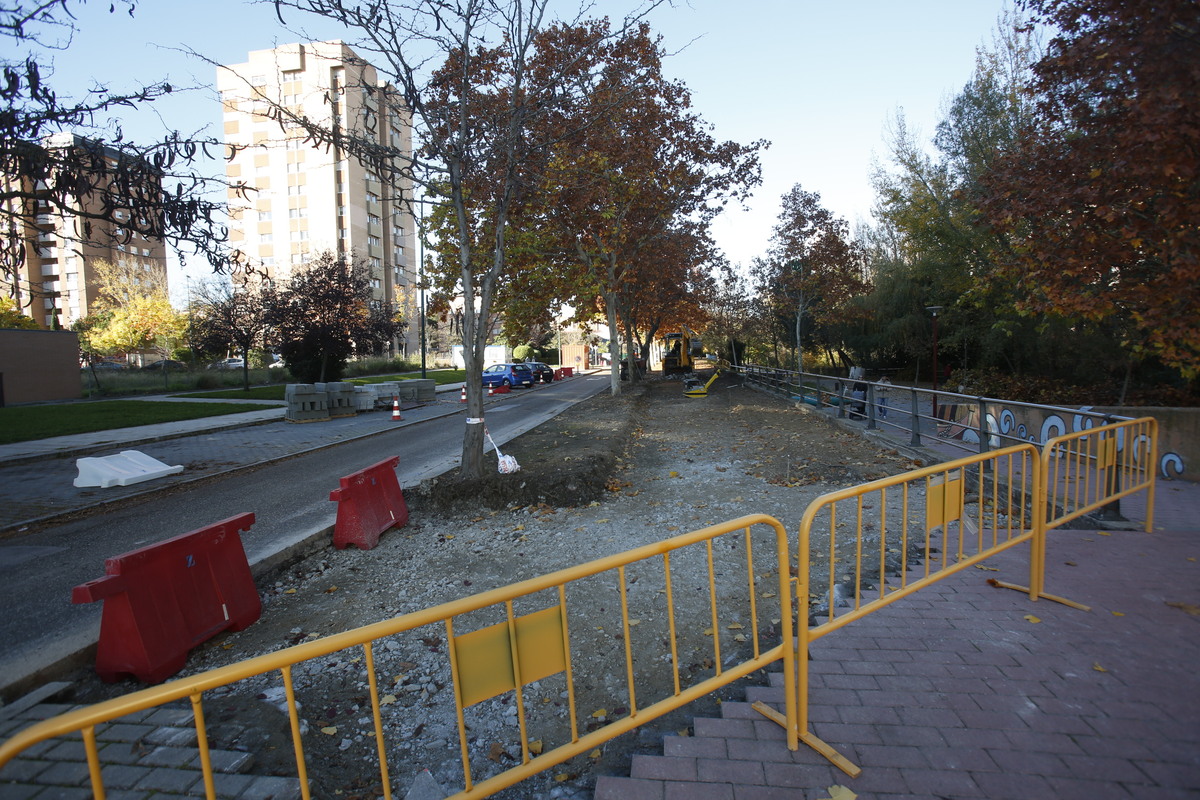 Obras del nuevo carril bici de la calle de las Eras.  / JONATHAN TAJES