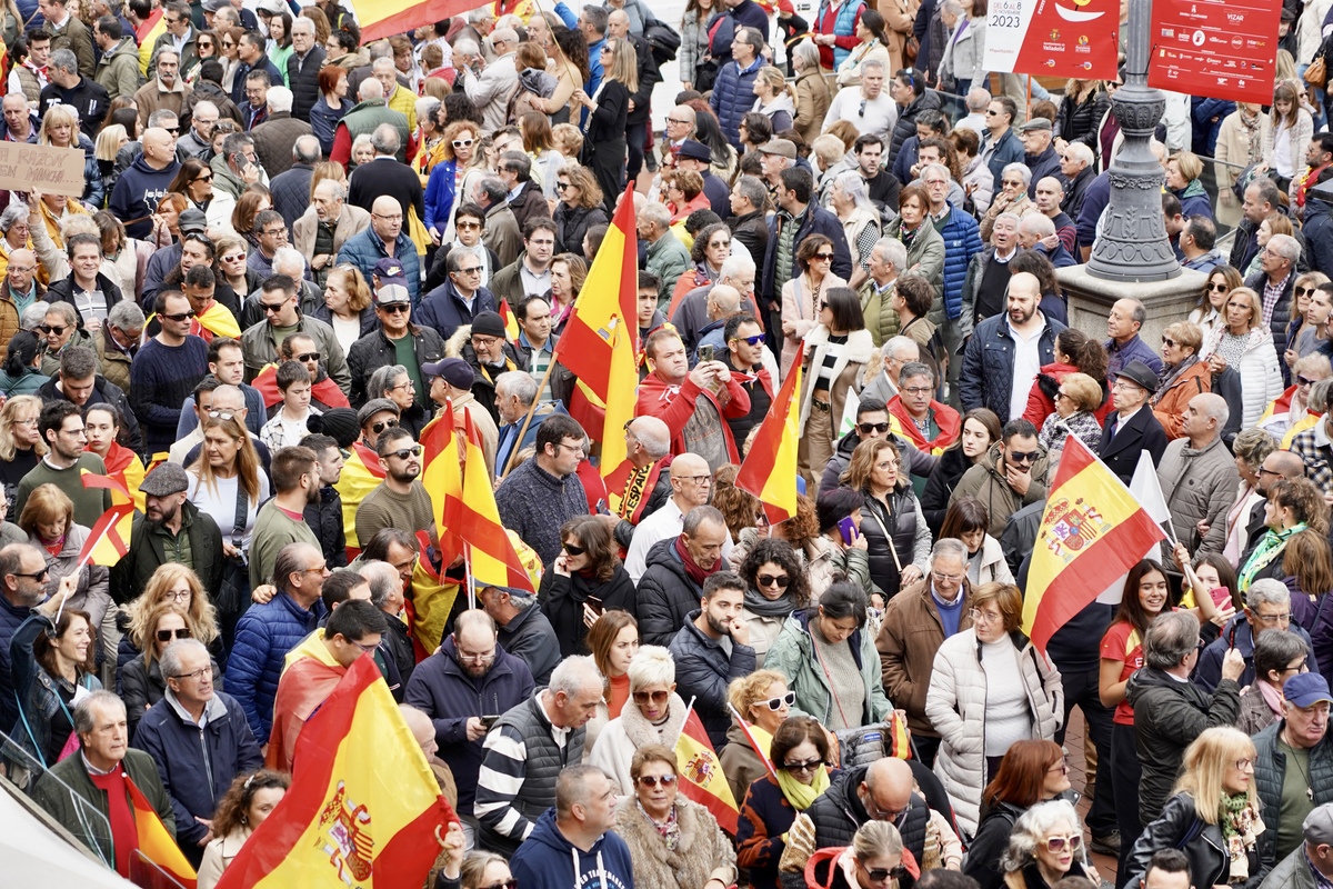 Concentración en Valladolid por la igualdad de los españoles y contra la amnistía.  / LETICIA PEREZ ICAL