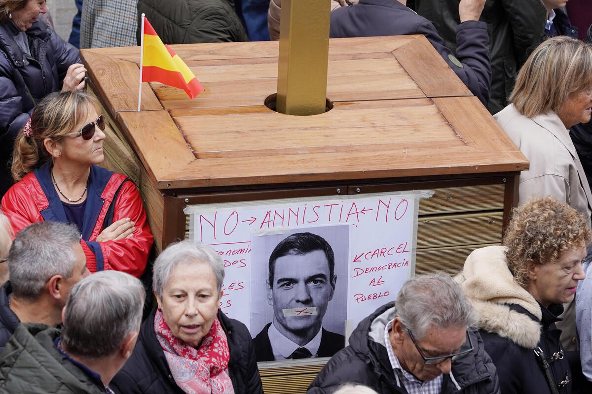 Manifestación contra la amnistía en Valladolid.  / EFE