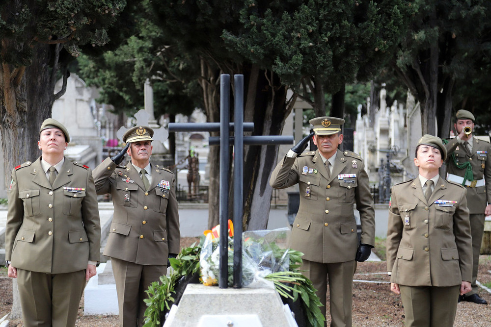 Homenaje en el cementerio del Carmen de Valladolid a los militares de todos los tiempos, que dieron su vida por la patria.