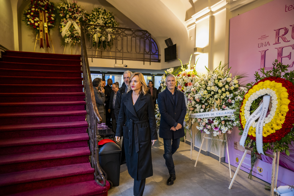 La capilla ardiente de Concha Velasco en el Teatro La Latina de Madrid  / FERNANDO VILLAR  EFE