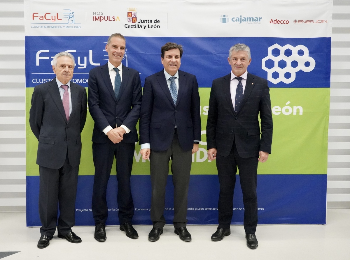 Acto de entrega de la primera edición de los Premios de la Automoción y Movilidad de Castilla y León.  / LETICIA PÉREZ / ICAL