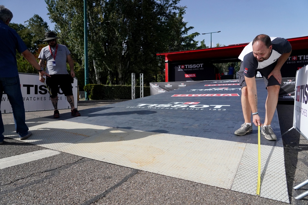 Preparativos para la etapa contrarreloj de la Vuelta Ciclista a España en Valladolid  / MIRIAM CHACÓN / ICAL