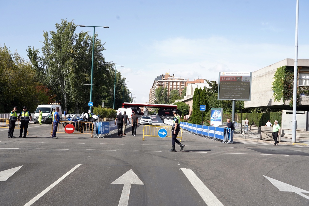 Preparativos para la etapa contrarreloj de la Vuelta Ciclista a España en Valladolid  / MIRIAM CHACÓN / ICAL