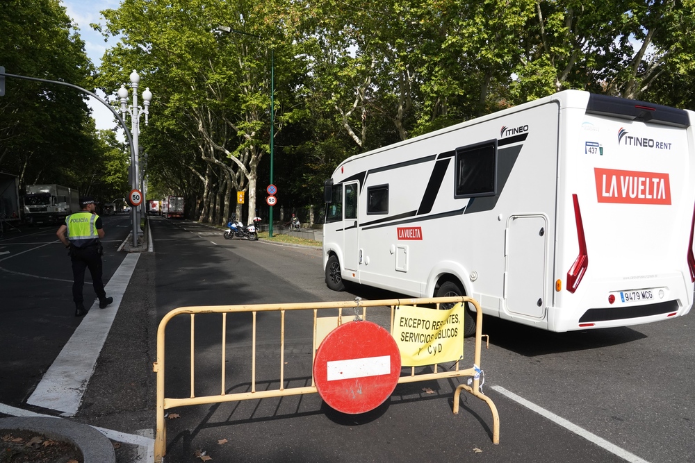 Preparativos para la etapa contrarreloj de la Vuelta Ciclista a España en Valladolid  / MIRIAM CHACÓN / ICAL