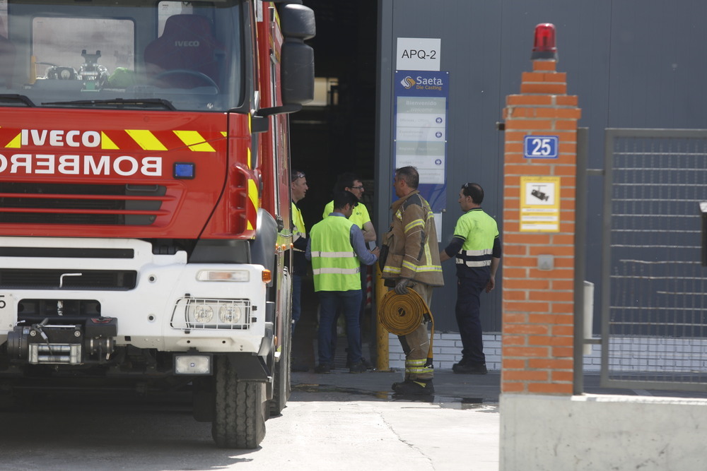 Los Bomberos Sofocan Un Incendio En Una Fábrica Del Polígono De San ...